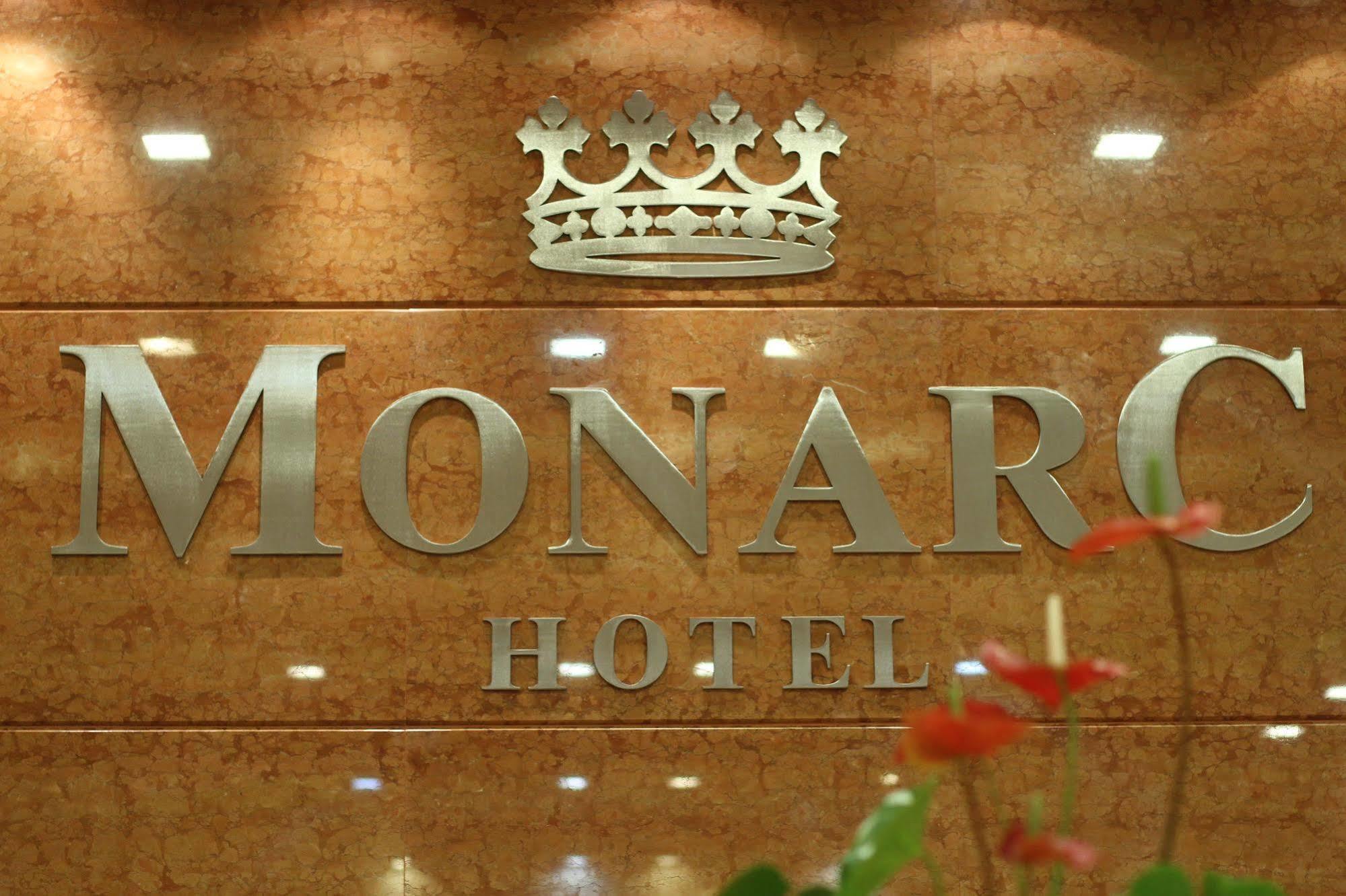Monarc Hotel Тирана Экстерьер фото